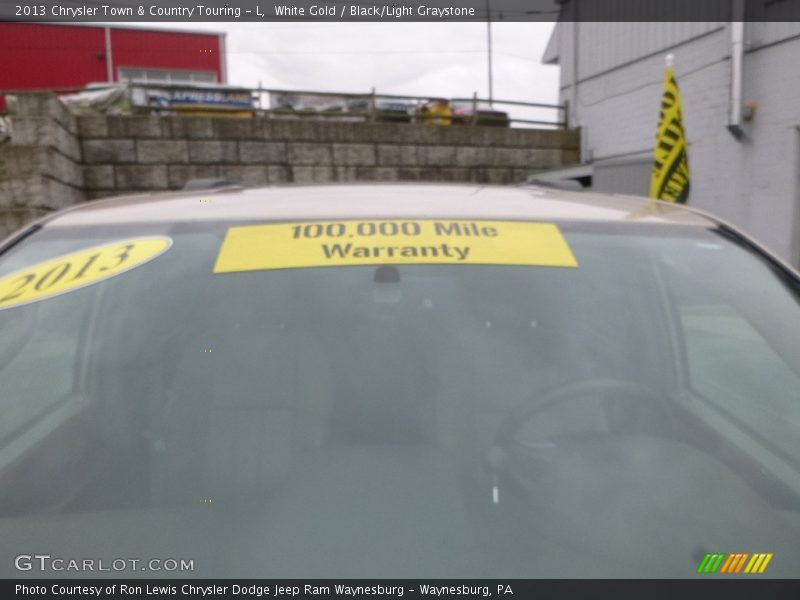 White Gold / Black/Light Graystone 2013 Chrysler Town & Country Touring - L