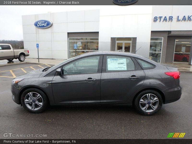 Magnetic / Charcoal Black 2018 Ford Focus SE Sedan
