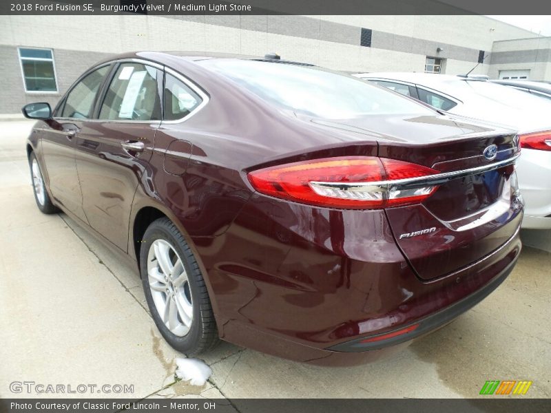 Burgundy Velvet / Medium Light Stone 2018 Ford Fusion SE