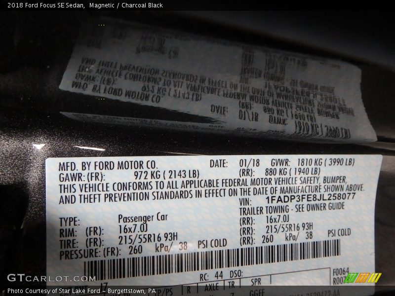Magnetic / Charcoal Black 2018 Ford Focus SE Sedan