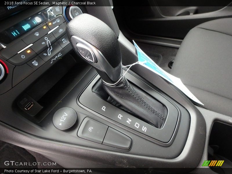 Magnetic / Charcoal Black 2018 Ford Focus SE Sedan