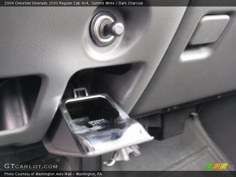 Summit White / Dark Charcoal 2004 Chevrolet Silverado 1500 Regular Cab 4x4
