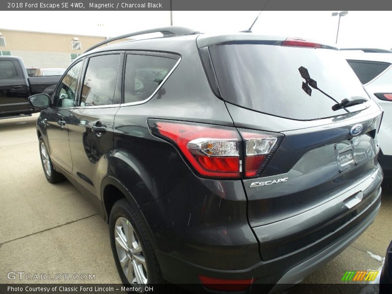 Magnetic / Charcoal Black 2018 Ford Escape SE 4WD