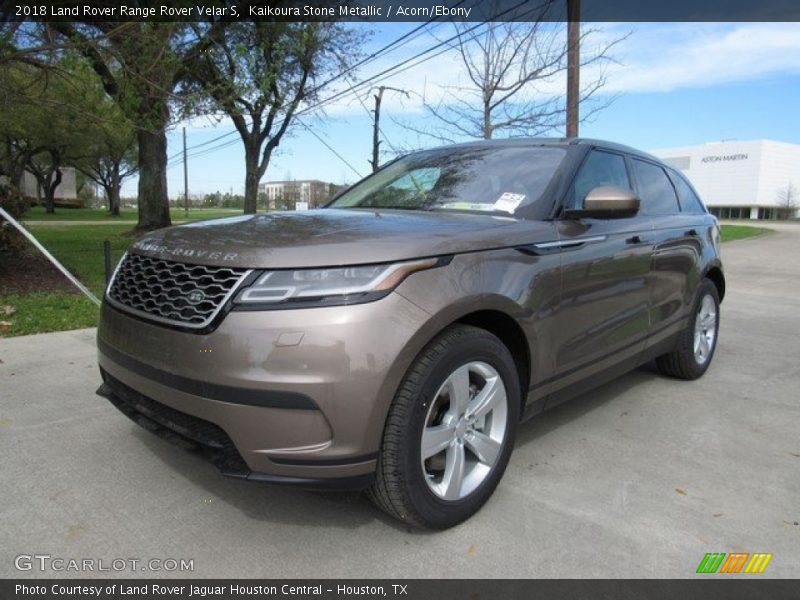 Front 3/4 View of 2018 Range Rover Velar S