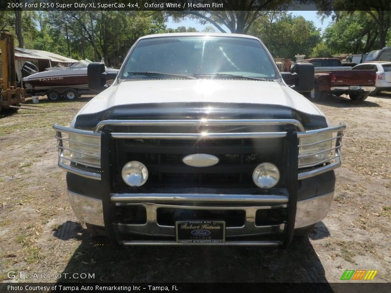 Oxford White / Medium Flint 2006 Ford F250 Super Duty XL SuperCab 4x4