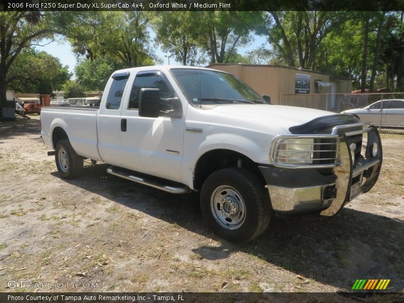 Oxford White / Medium Flint 2006 Ford F250 Super Duty XL SuperCab 4x4