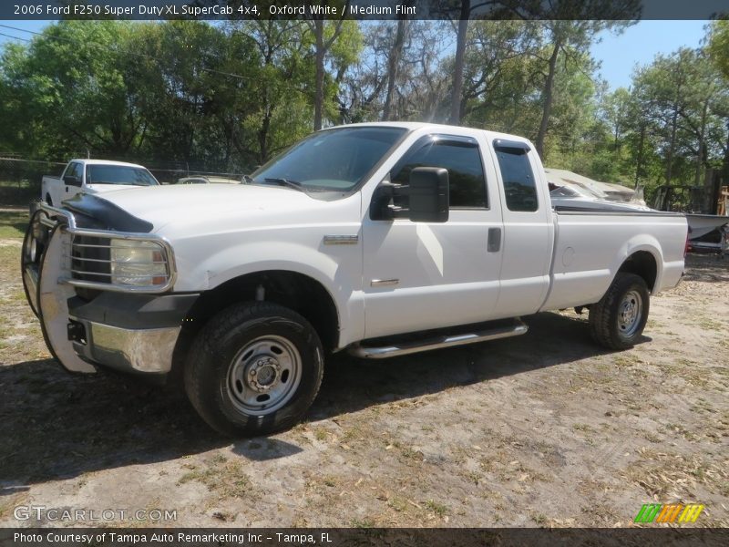 Oxford White / Medium Flint 2006 Ford F250 Super Duty XL SuperCab 4x4