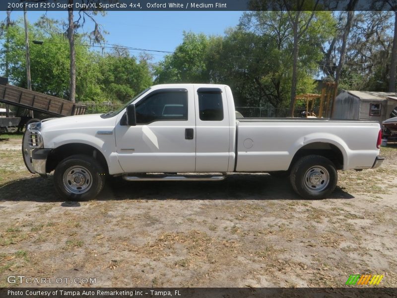 Oxford White / Medium Flint 2006 Ford F250 Super Duty XL SuperCab 4x4