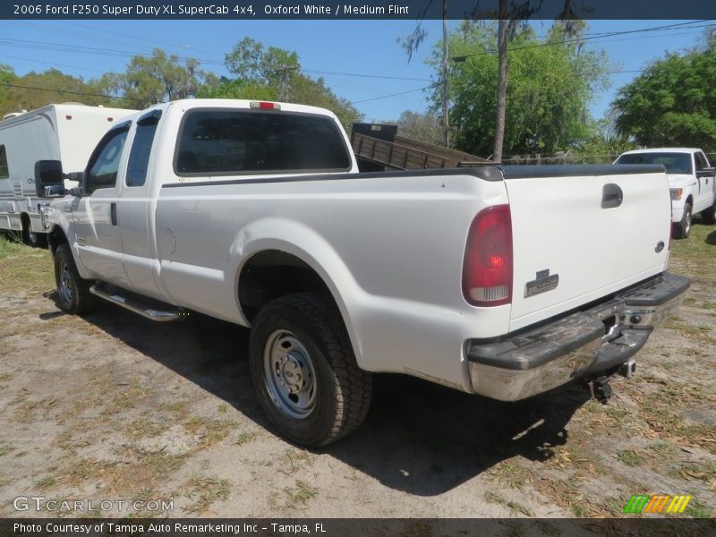 Oxford White / Medium Flint 2006 Ford F250 Super Duty XL SuperCab 4x4