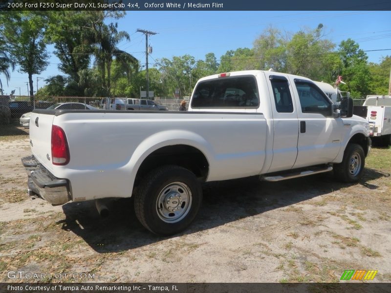Oxford White / Medium Flint 2006 Ford F250 Super Duty XL SuperCab 4x4