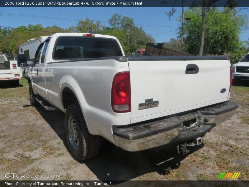 Oxford White / Medium Flint 2006 Ford F250 Super Duty XL SuperCab 4x4