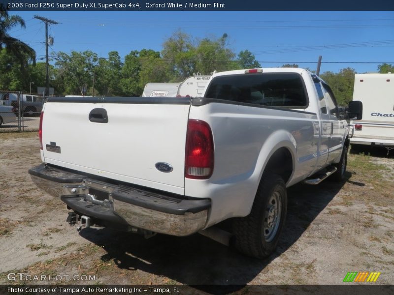 Oxford White / Medium Flint 2006 Ford F250 Super Duty XL SuperCab 4x4