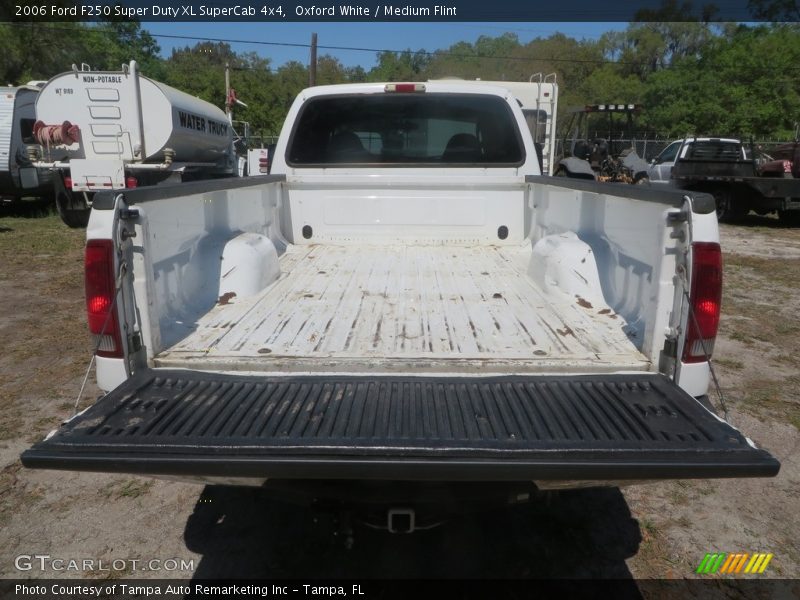 Oxford White / Medium Flint 2006 Ford F250 Super Duty XL SuperCab 4x4