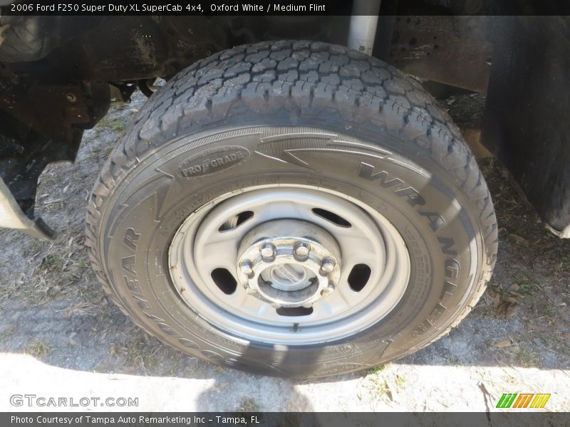 Oxford White / Medium Flint 2006 Ford F250 Super Duty XL SuperCab 4x4