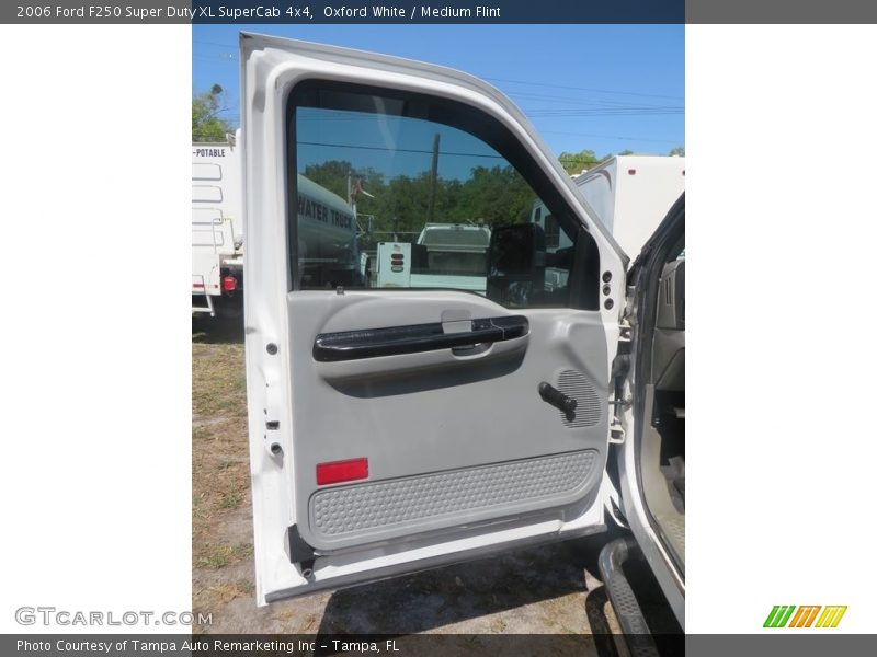 Oxford White / Medium Flint 2006 Ford F250 Super Duty XL SuperCab 4x4