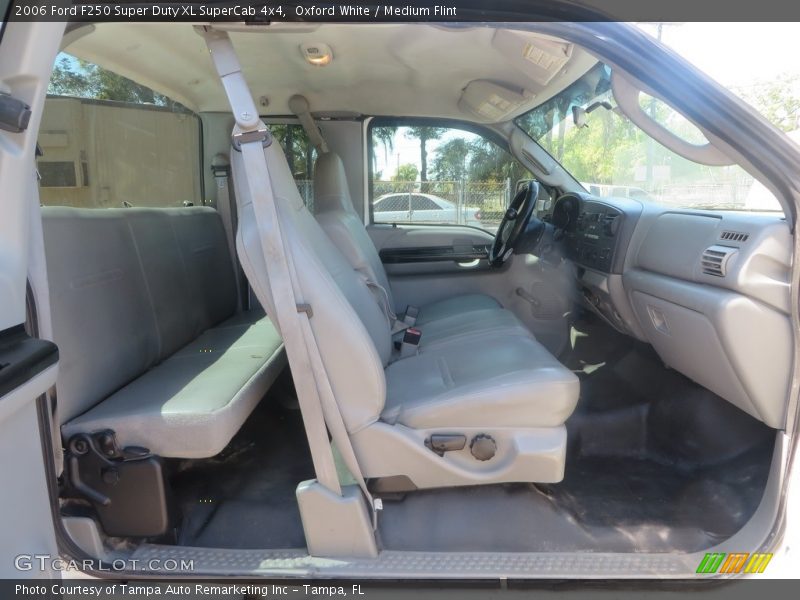 Oxford White / Medium Flint 2006 Ford F250 Super Duty XL SuperCab 4x4