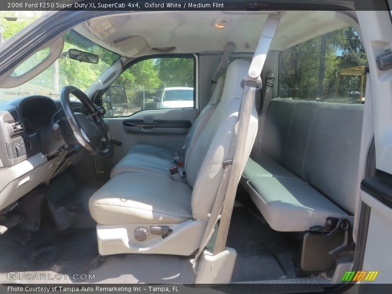 Oxford White / Medium Flint 2006 Ford F250 Super Duty XL SuperCab 4x4