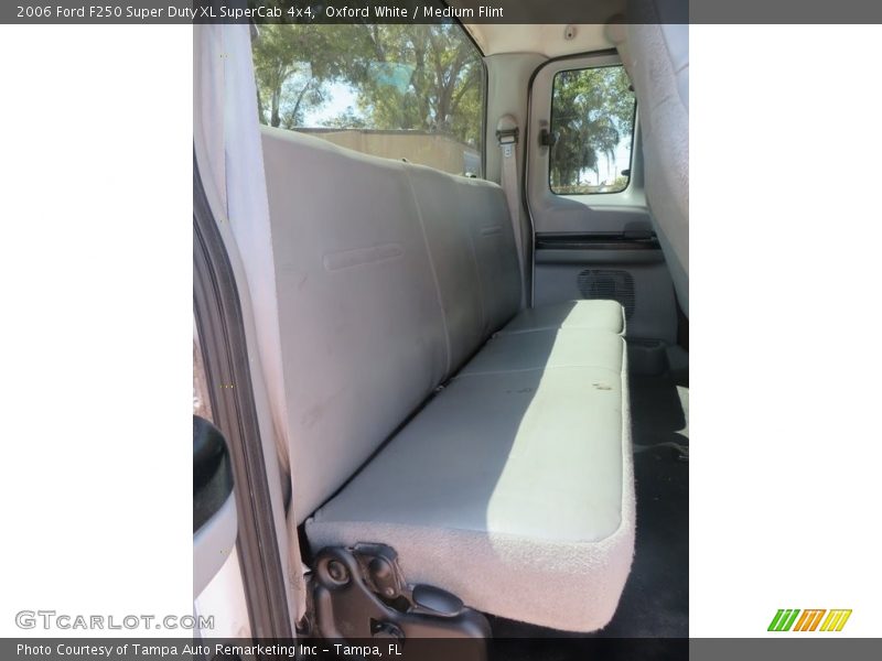 Oxford White / Medium Flint 2006 Ford F250 Super Duty XL SuperCab 4x4