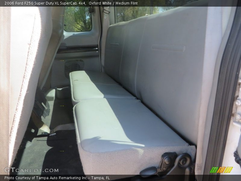 Oxford White / Medium Flint 2006 Ford F250 Super Duty XL SuperCab 4x4