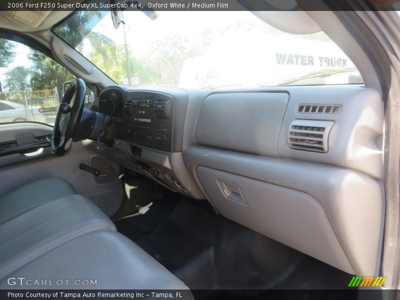 Oxford White / Medium Flint 2006 Ford F250 Super Duty XL SuperCab 4x4