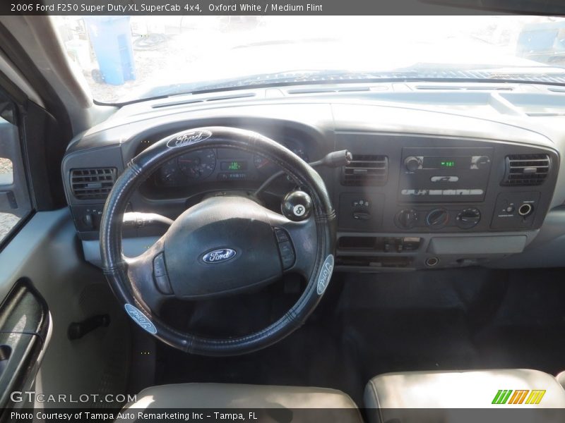 Oxford White / Medium Flint 2006 Ford F250 Super Duty XL SuperCab 4x4