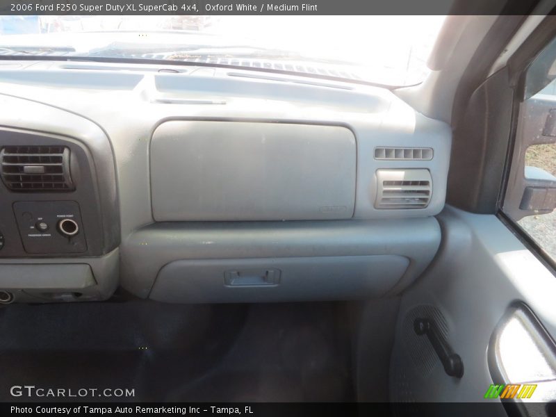 Oxford White / Medium Flint 2006 Ford F250 Super Duty XL SuperCab 4x4