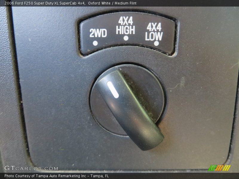 Oxford White / Medium Flint 2006 Ford F250 Super Duty XL SuperCab 4x4