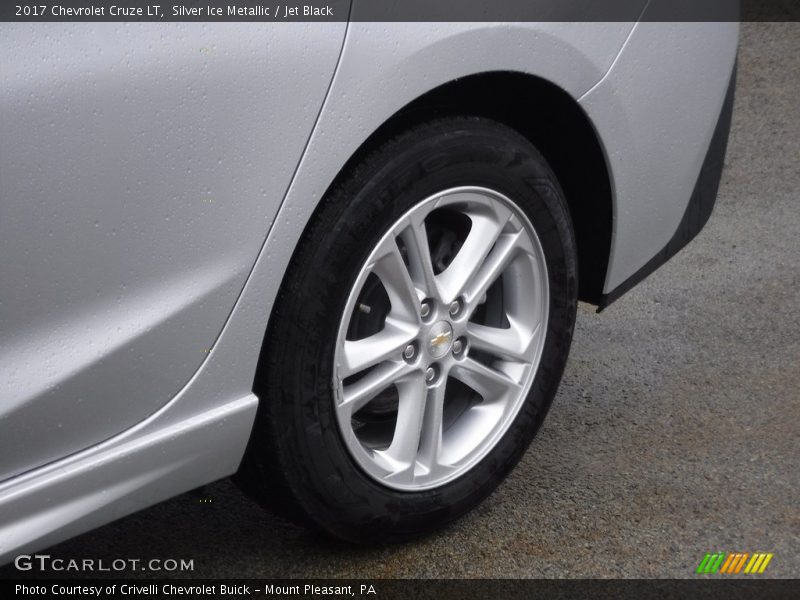 Silver Ice Metallic / Jet Black 2017 Chevrolet Cruze LT