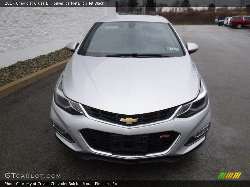 Silver Ice Metallic / Jet Black 2017 Chevrolet Cruze LT