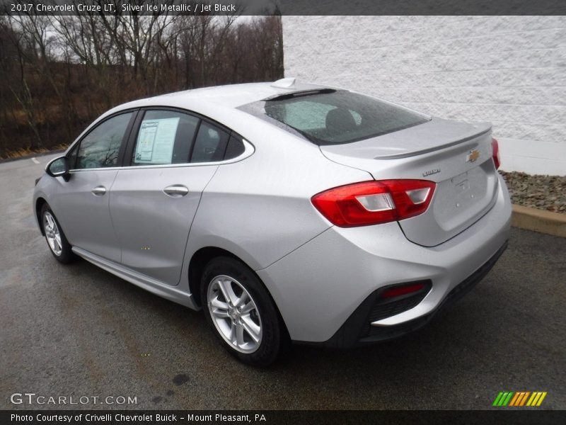 Silver Ice Metallic / Jet Black 2017 Chevrolet Cruze LT