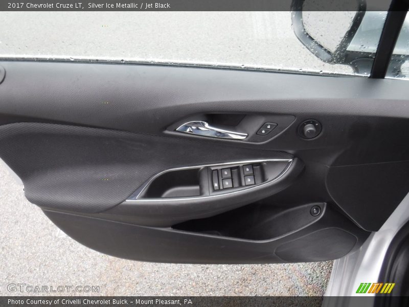Silver Ice Metallic / Jet Black 2017 Chevrolet Cruze LT