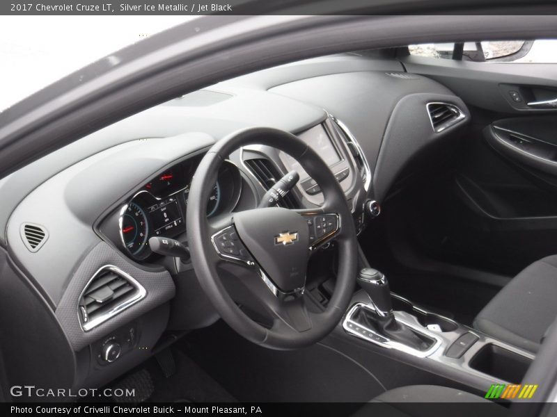 Silver Ice Metallic / Jet Black 2017 Chevrolet Cruze LT