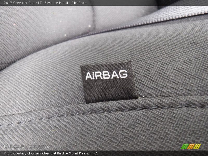 Silver Ice Metallic / Jet Black 2017 Chevrolet Cruze LT