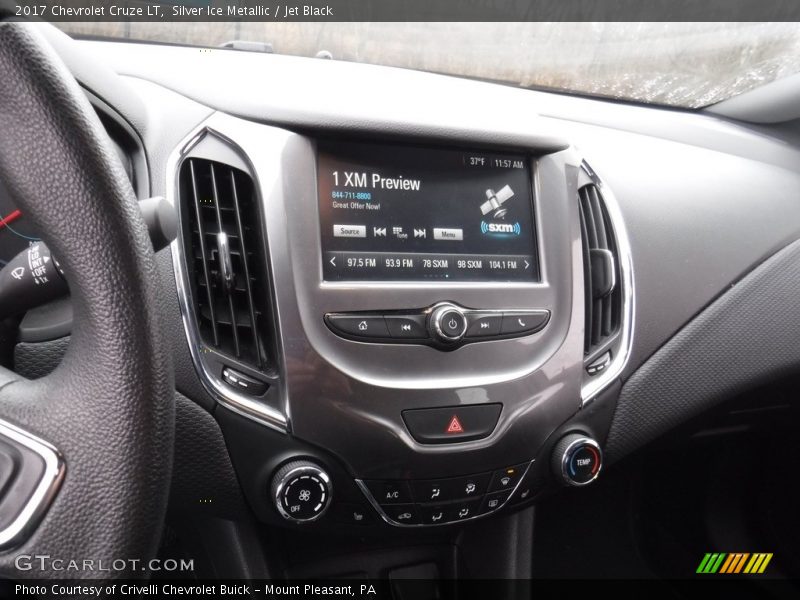 Silver Ice Metallic / Jet Black 2017 Chevrolet Cruze LT