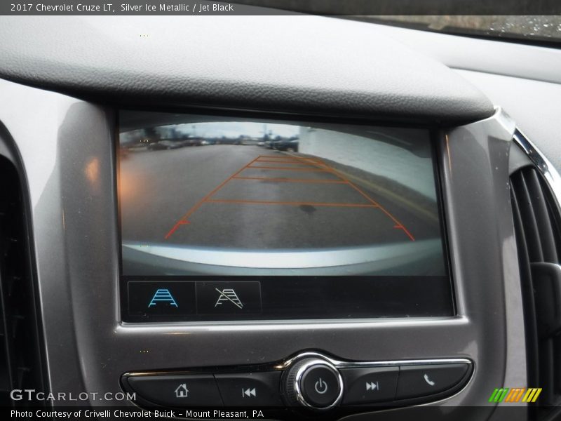 Silver Ice Metallic / Jet Black 2017 Chevrolet Cruze LT
