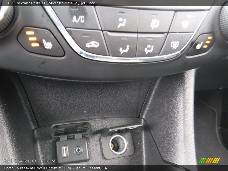 Silver Ice Metallic / Jet Black 2017 Chevrolet Cruze LT