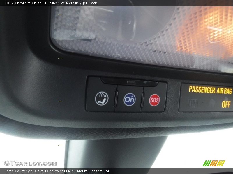 Silver Ice Metallic / Jet Black 2017 Chevrolet Cruze LT