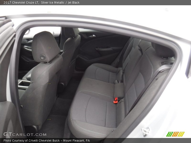 Silver Ice Metallic / Jet Black 2017 Chevrolet Cruze LT