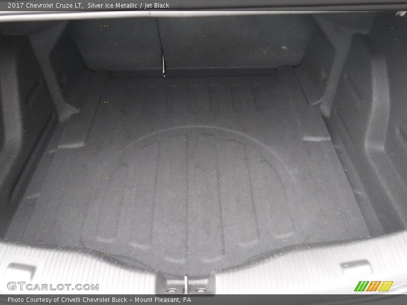 Silver Ice Metallic / Jet Black 2017 Chevrolet Cruze LT