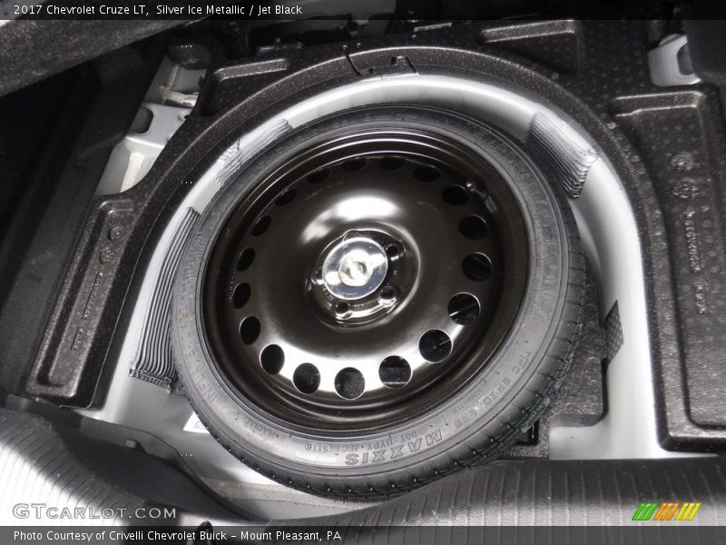 Silver Ice Metallic / Jet Black 2017 Chevrolet Cruze LT