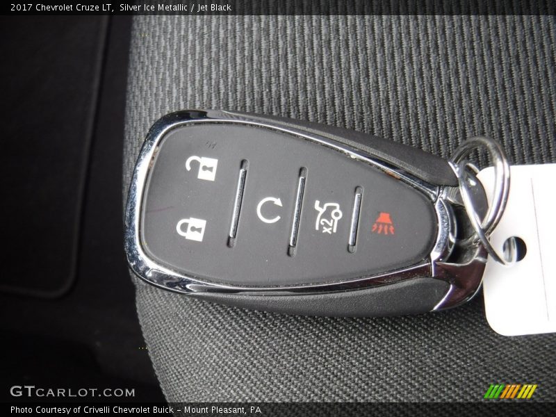 Silver Ice Metallic / Jet Black 2017 Chevrolet Cruze LT