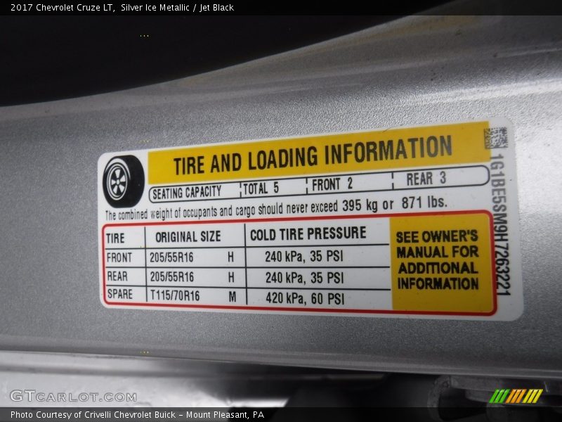 Silver Ice Metallic / Jet Black 2017 Chevrolet Cruze LT