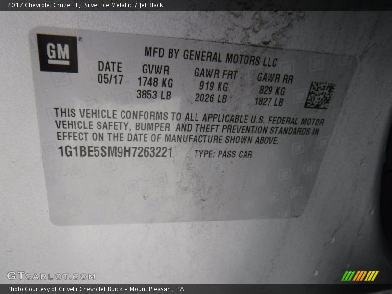 Silver Ice Metallic / Jet Black 2017 Chevrolet Cruze LT