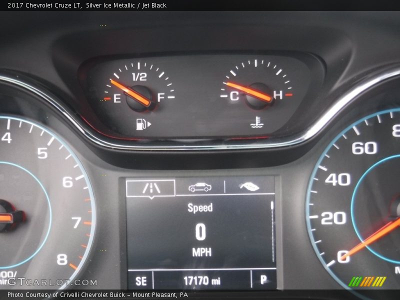 Silver Ice Metallic / Jet Black 2017 Chevrolet Cruze LT