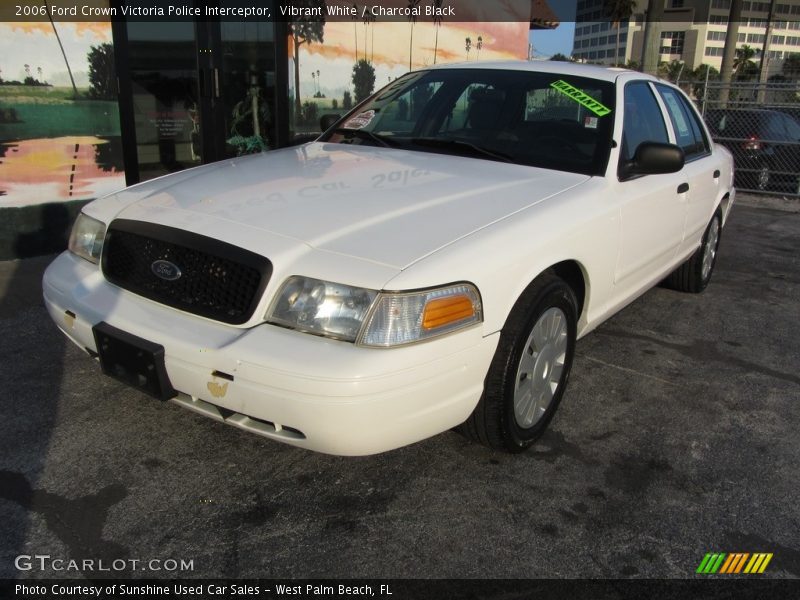 Vibrant White / Charcoal Black 2006 Ford Crown Victoria Police Interceptor