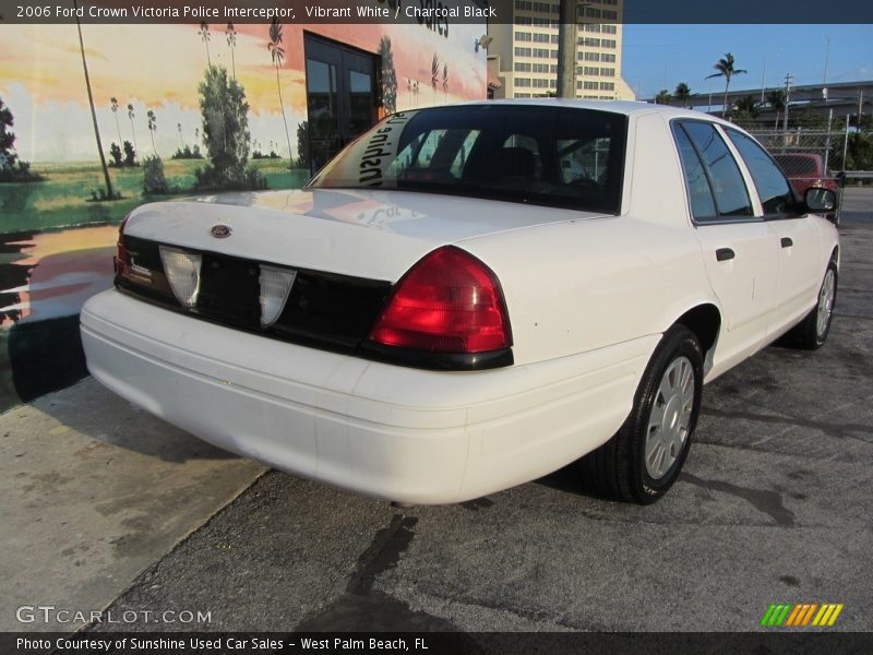Vibrant White / Charcoal Black 2006 Ford Crown Victoria Police Interceptor