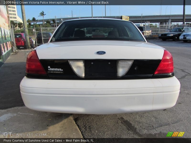 Vibrant White / Charcoal Black 2006 Ford Crown Victoria Police Interceptor