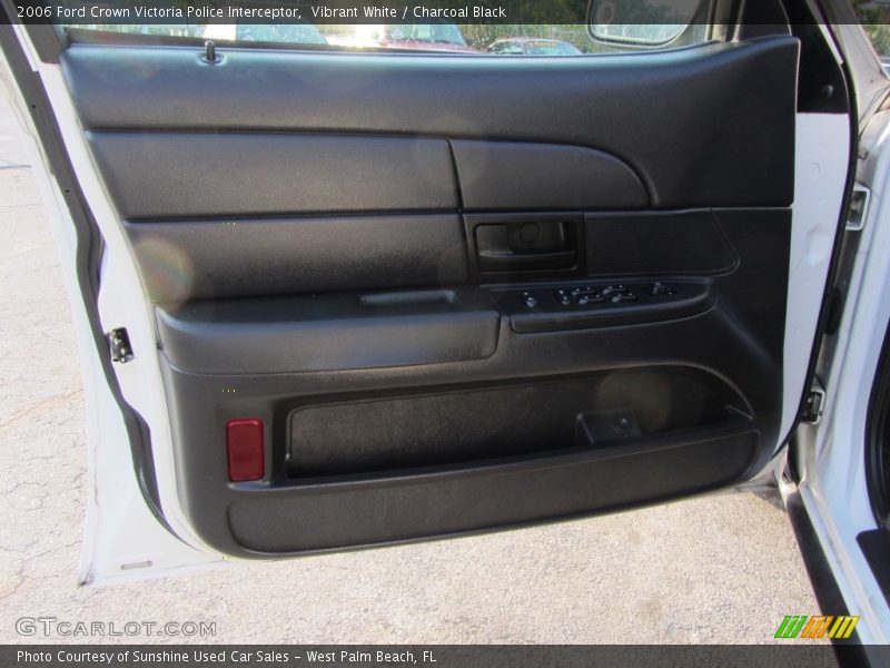 Vibrant White / Charcoal Black 2006 Ford Crown Victoria Police Interceptor