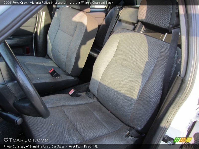 Vibrant White / Charcoal Black 2006 Ford Crown Victoria Police Interceptor