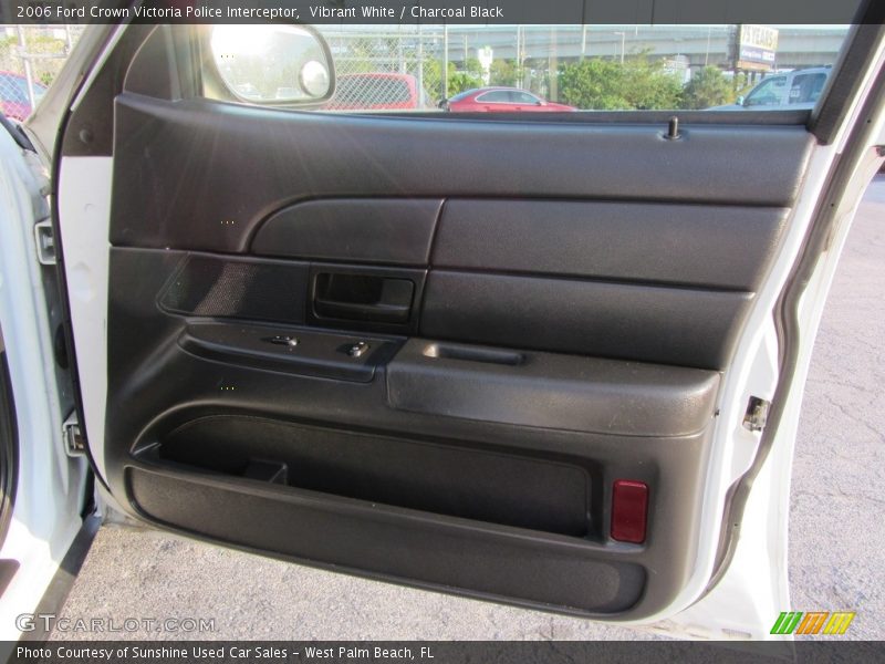 Vibrant White / Charcoal Black 2006 Ford Crown Victoria Police Interceptor